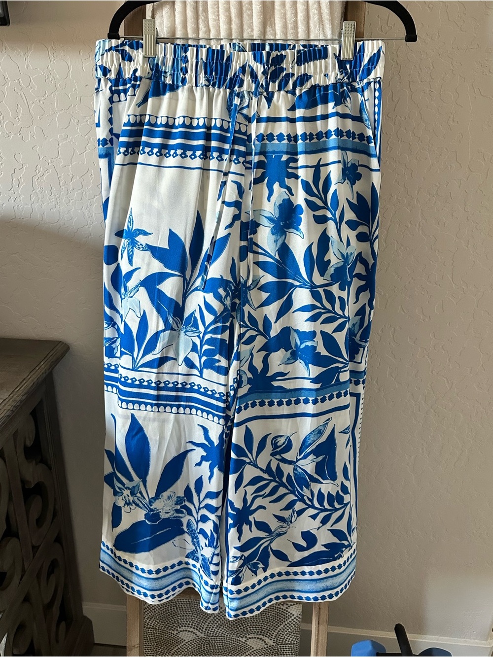 INC International Concepts White & Blue Floral Wide-Leg Crop Pants - Picture 6 of 6